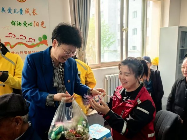 嘉理证券 宁夏平罗县总工会开展劳模宣讲进社区活动